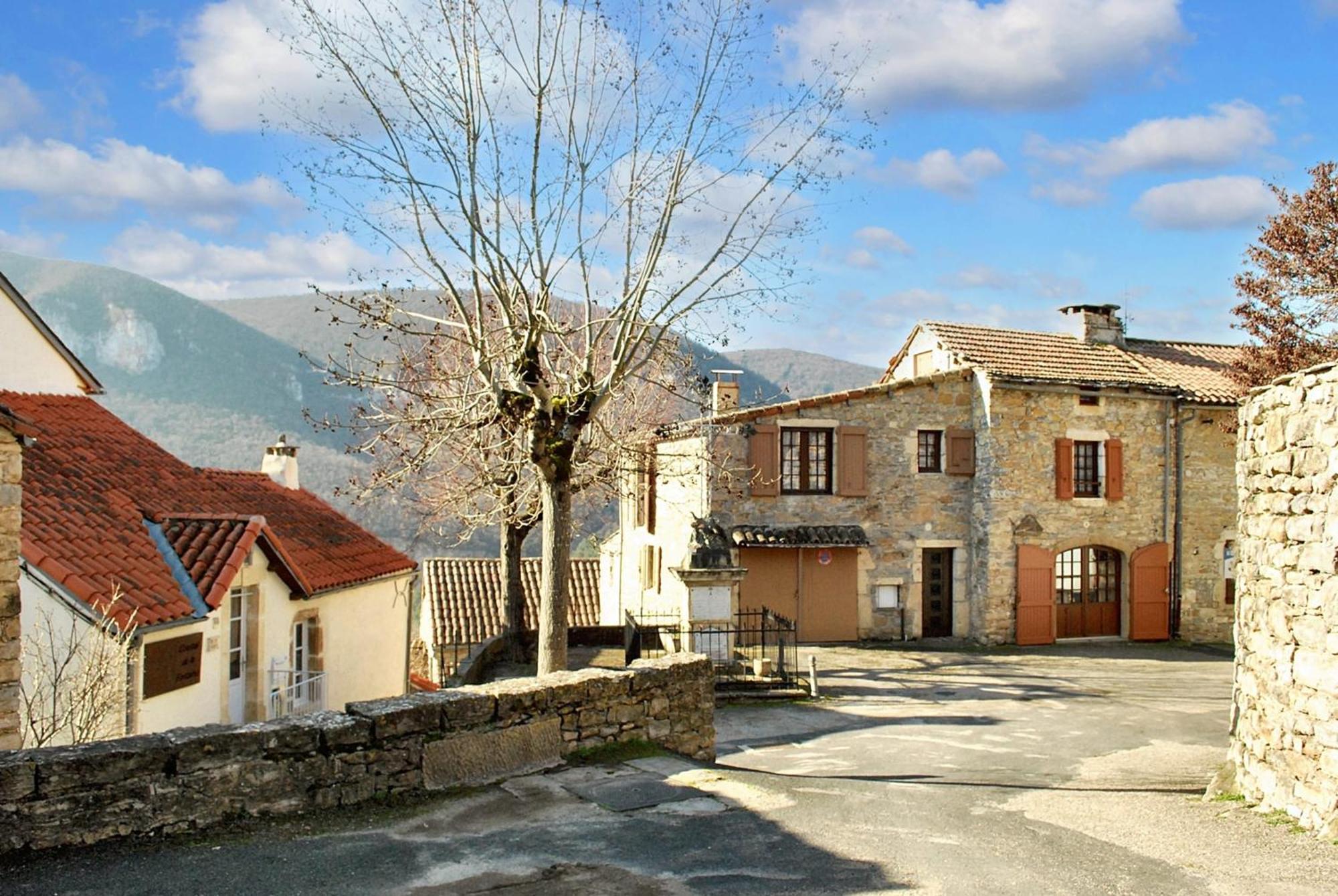 Maison Pittoresque A Mostuejouls Avec Vue Sur La Montagne Kültér fotó